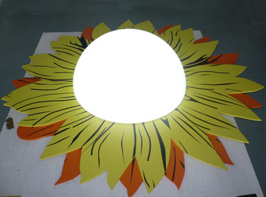 Virág alakú tábla, világító plexi félgömbbel